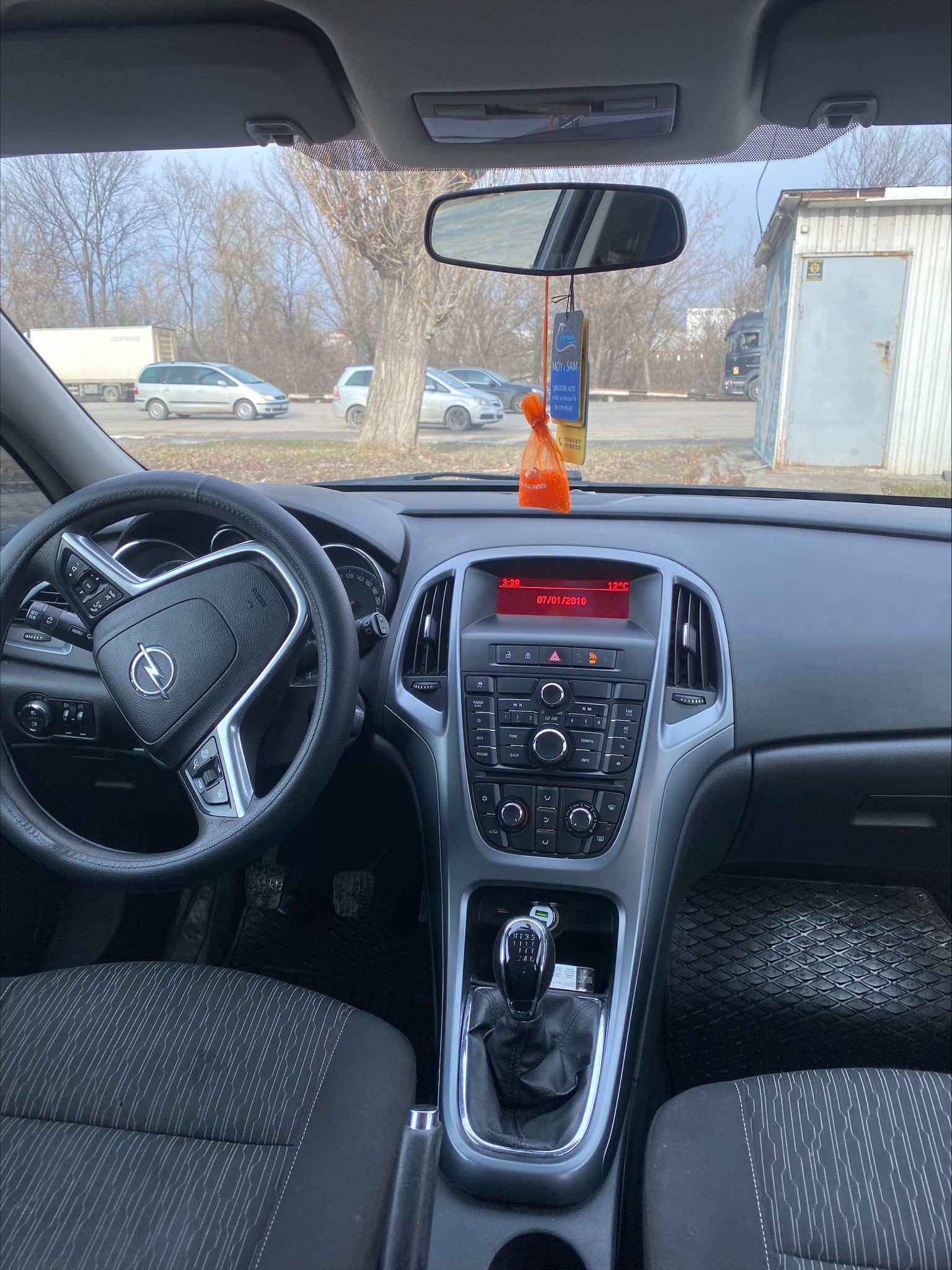 7338EC1D-0A50-4AF1-8042-872FA1A887B4